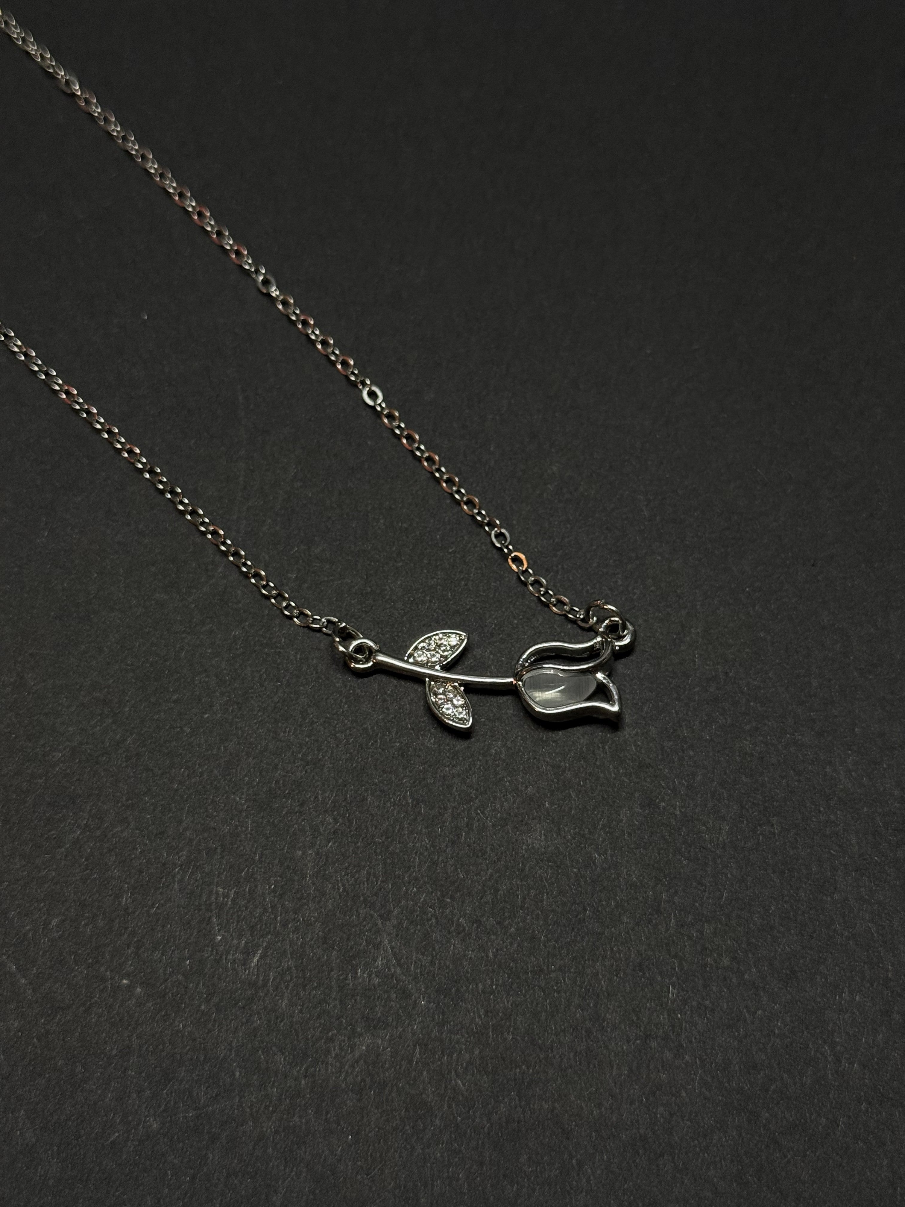 Elegant Rose Pendant Necklace – 18” Chain