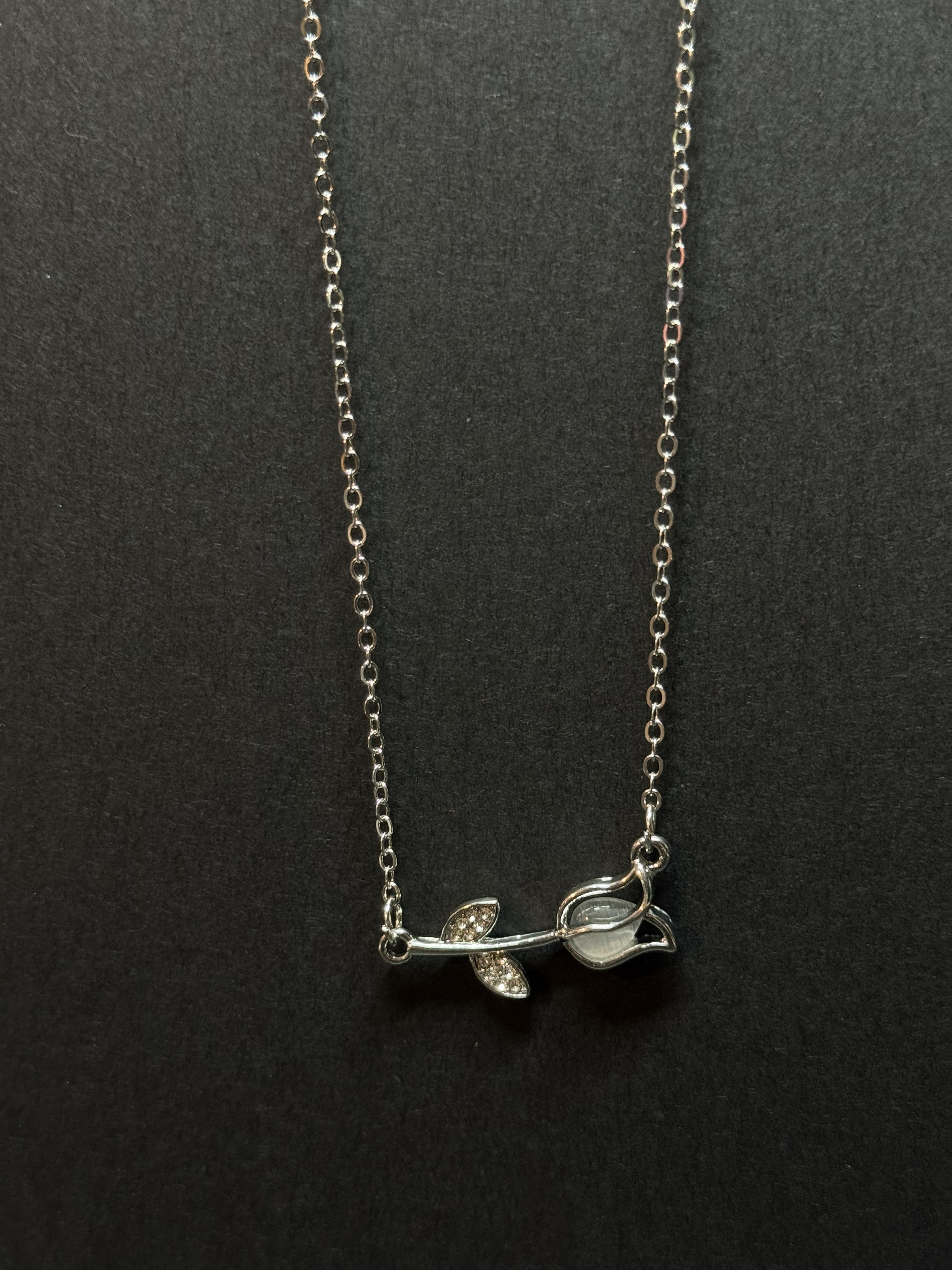 Elegant Rose Pendant Necklace – 18” Chain