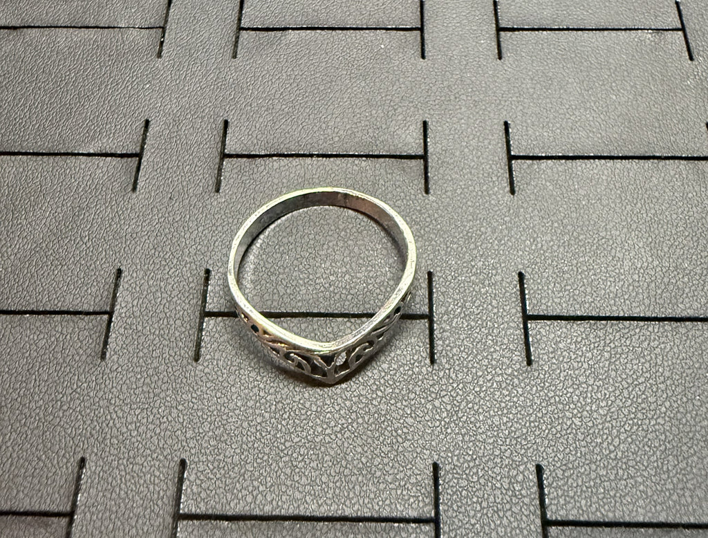 Dainty Filigree Chevron Ring – Silver Tone - Size 8.25